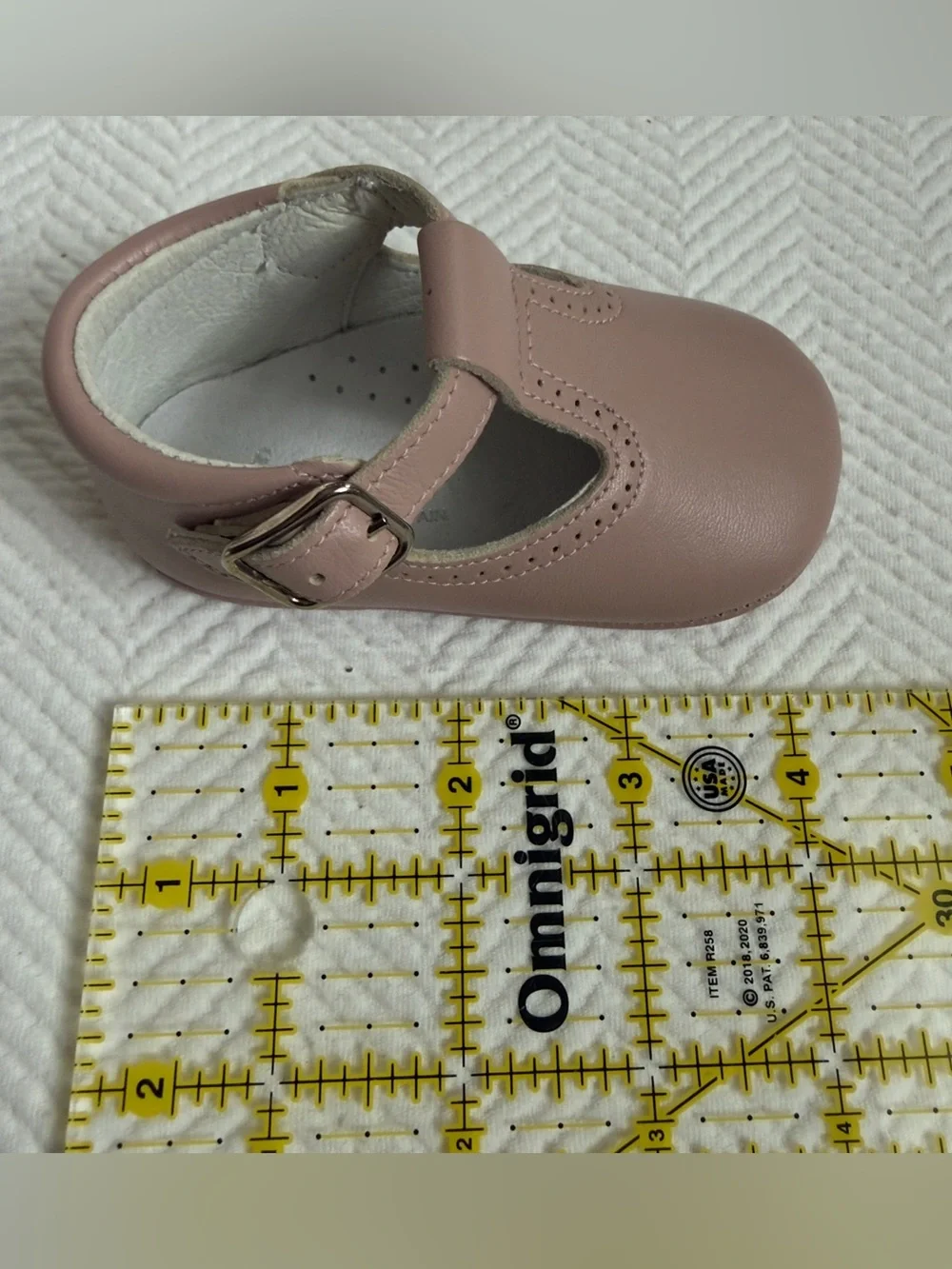 NWT Okaa Spain Leather T-Strap Baby Shoes in Pink, Size US 3/ EU 18